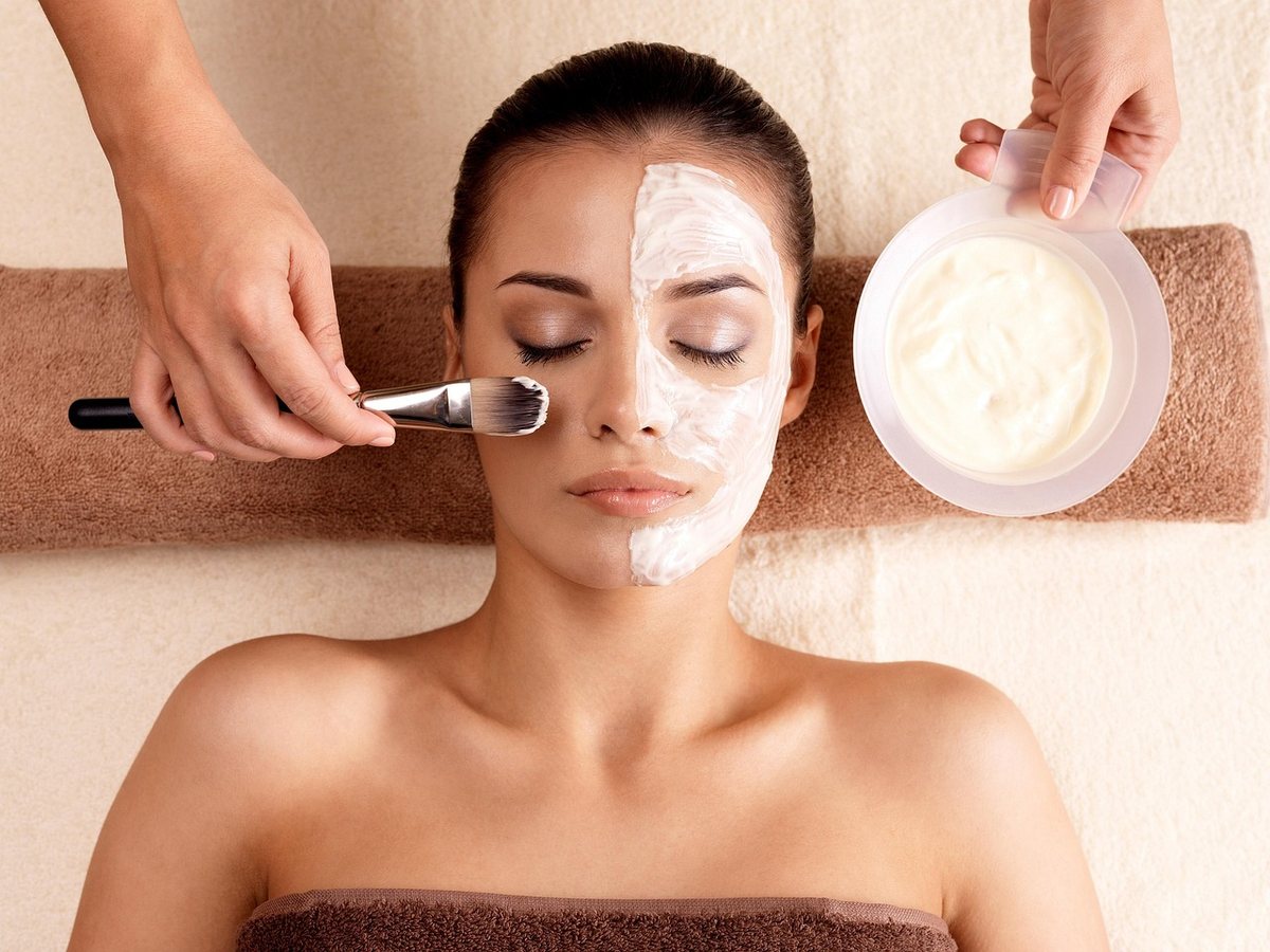 Soin du visage aux huiles et à l'aromathérapie